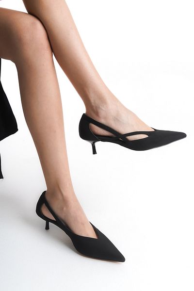 TRENDYOL SHOES Schwarze Cut-Out-Detaillierte Satin-Schuhe mit spitzer Zehenpartie für Damen mit Kitten-Heels TAKSS25TO00079