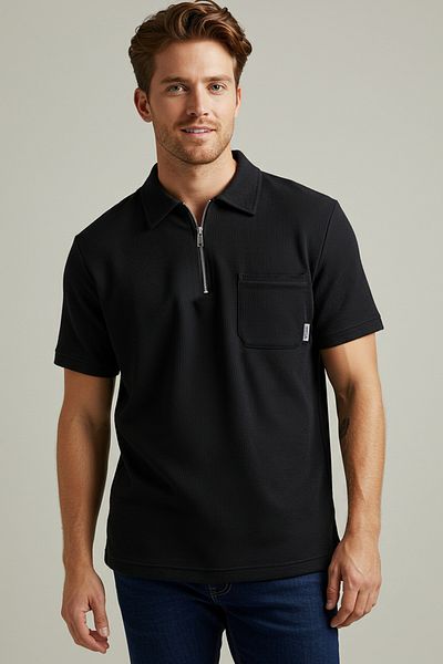 Trendyol Collection Schwarzes, strukturiertes Polokragen-T-Shirt in Übergröße/breiter Passform mit Taschendetail