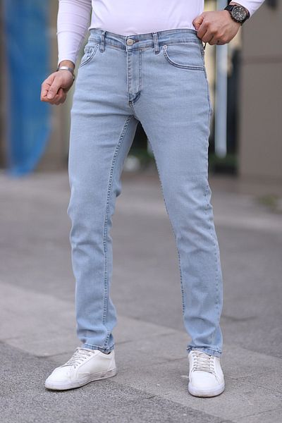 Trendyol Collection Hellblaue Jeans-Jeanshose aus Stretchstoff mit regulärer Passform TMNSS25JE00001