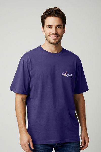 Trendyol Collection Lila Minimal besticktes Oversize-Baumwoll-T-Shirt – TMNSS25TS00160