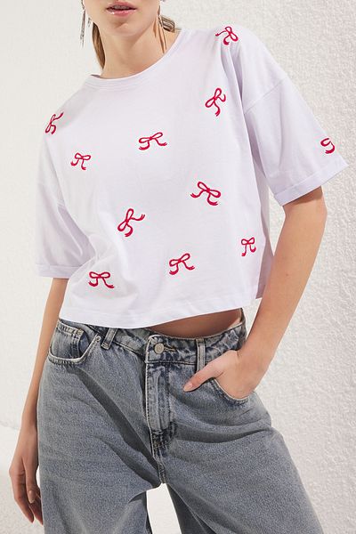 Edit by Trendyol Comfortable Fit - White Bow Embroidery Crop T-Shirt Tedss25Ts00002