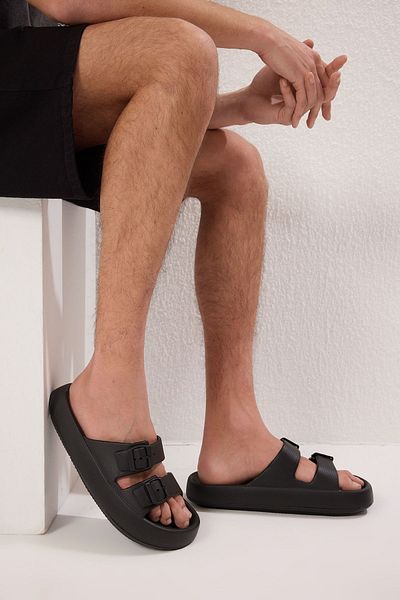 TRENDYOL SHOES Schwarze Unisex-Hausschuhe mit doppelter Schnalle und detaillierter leichter Sohle TAKSS25TE00019