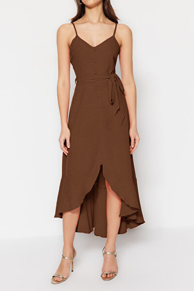 Trendyol Collection Hnědé maxi šaty s volánkem do A a detailem knoflíku - Twoss23El02271