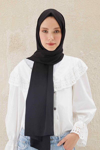 Larissa Scarf شال حرير المدينة باللون الأسود