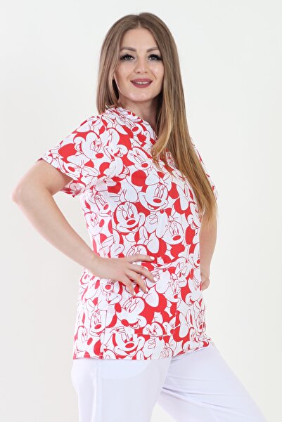 ModaCanel سترة علوية من الجيرسيه الطبية منقوشة باللون الأحمر ميكي للنساء برقبة على شكل حرف V