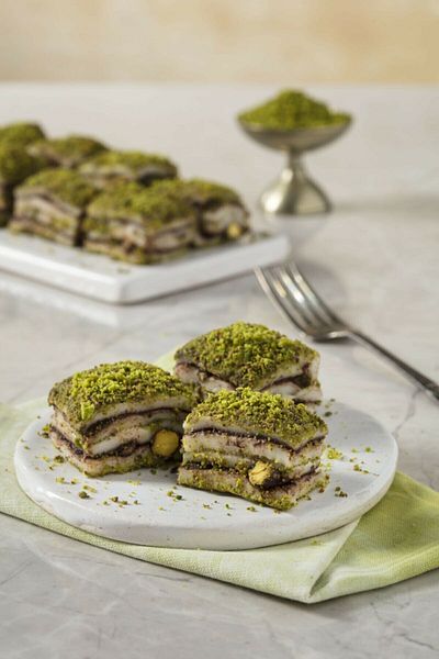 MEŞHUR SAFRANBOLU LOKUMCUSU 500 Gr Turkish Delight Baklava with Pistachio