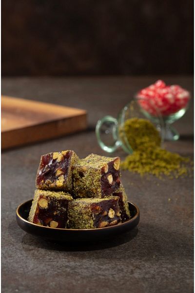 MEŞHUR SAFRANBOLU LOKUMCUSU Wick Powder Turkish Delight - 500 Gr with Pomegranate and Pistachio