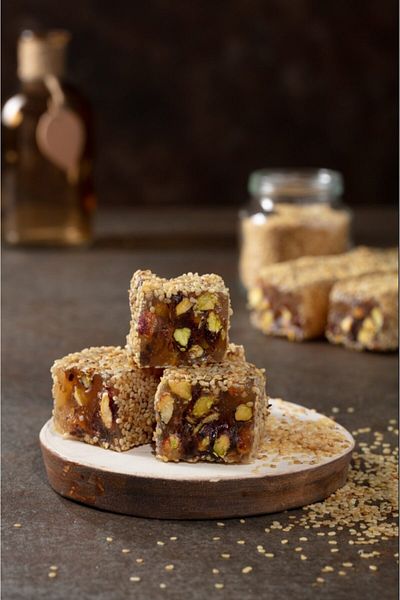 MEŞHUR SAFRANBOLU LOKUMCUSU 500 Gr Wicked Turkish Delight with Sesame and Pistachio