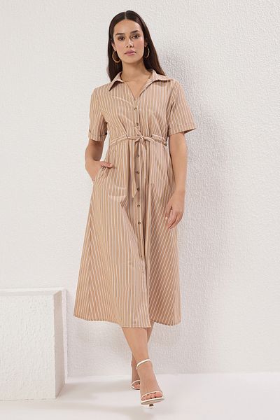 Trendyol Collection Καφέ ζωσμένο ριγέ φόρεμα σε γραμμή Α μίντι TWOSS25EL00647