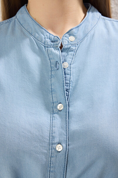 Trendyol Curve Μπλε φόρεμα με λαιμόκοψη με μπαλόνι Tencel τζιν φόρεμα TBBSS25AH00090