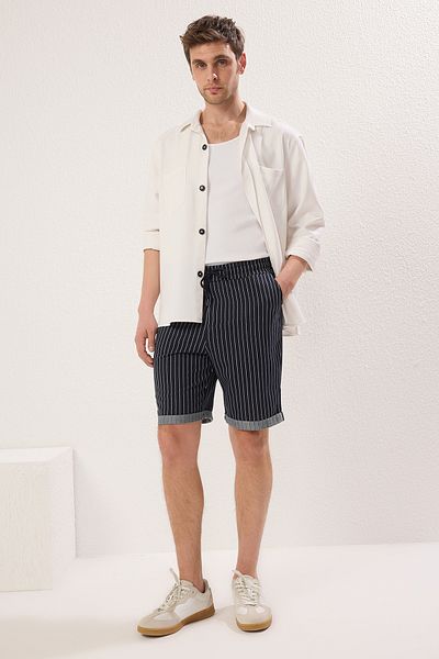 Trendyol Collection Μπλε Navy κανονικό μεσαίο/κανονικό ριγέ σορτς TMNSS20SR0200