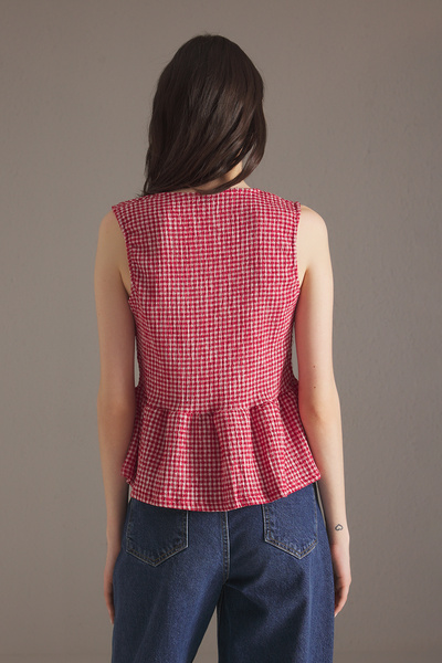 Trendyol Collection Rote Schnürung mit Gingham-Muster, genau wie die ärmellose, dehnbare Strickbluse