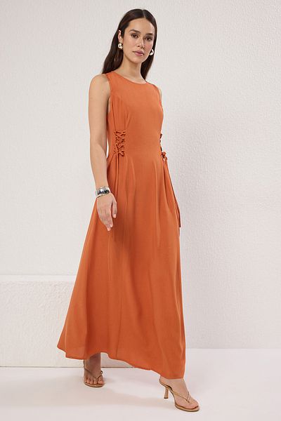 Trendyol Collection Καφέ ίσιο φόρεμα με λεπτομέρεια μάξι υφαντό TWOSS25EL00552