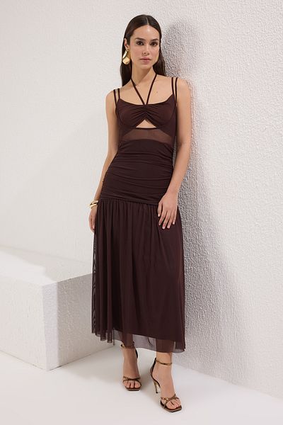 Trendyol Collection Καφέ κομμένο/με λεπτομέρεια παραθύρου Πλεκτό μίντι βραδινό φόρεμα από τούλι TPRSS25EL00246