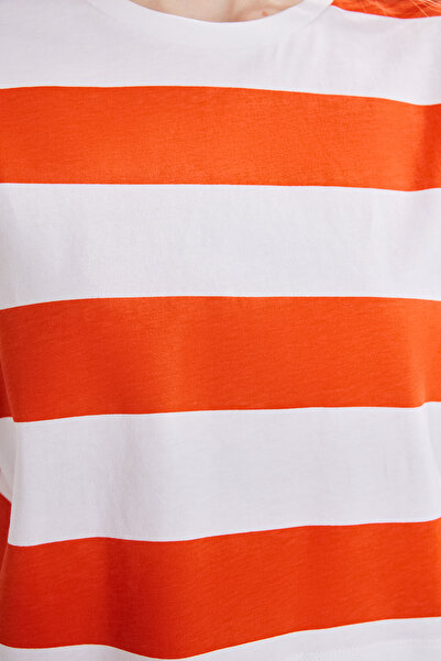 Trendyol Collection Red Striped Thick Cotton Crew Neck Loose Crop/Comfortable Short Knitted T-Shirt Twoss25Ts00193