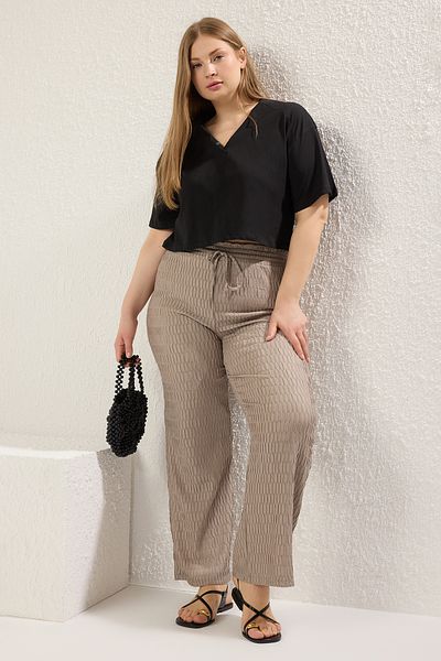 Trendyol Curve Graue Hose mit weitem Bein und hoher Taille, strukturiert, große Größe TBBSS25AR00044