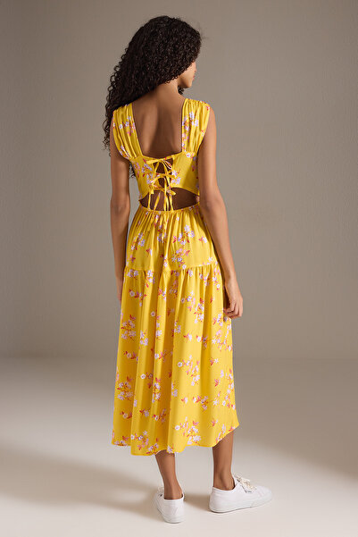 Trendyol Collection Sárga virágos kivágott / lendkerekes Midi szőtt ruha TWOSS21EL0709
