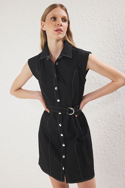 Trendyol Collection Μίνι υφαντό φόρεμα με μαύρη ζώνη με ίσια κουμπιά TWOSS25EL00562