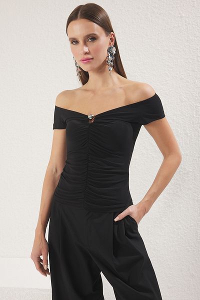 Trendyol Collection Μαύρο αξεσουάρ γιακά Carmen Πλεκτή κομψή μπλούζα TPRSS25BZ00046