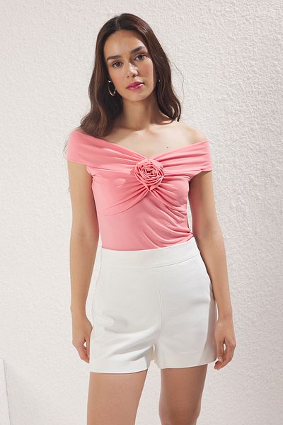 Trendyol Collection Ροζ τριαντάφυλλο λεπτομέρεια Εφαρμοσμένη/Σώμα Μπλούζα