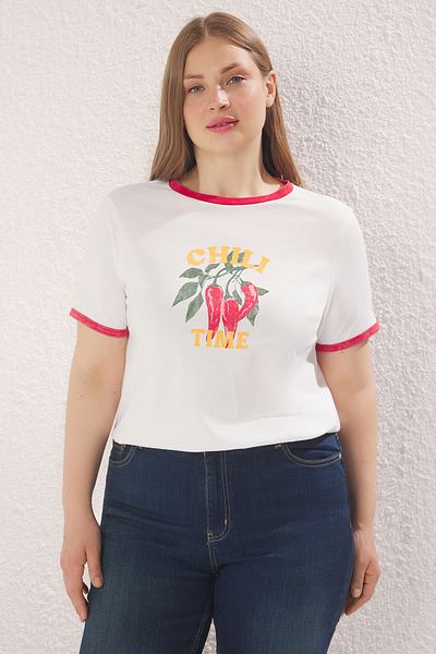 Trendyol Curve Koszulka Boyfriend Fit Red Knitted T-Shirt - 100% bawełny, nadruk, duży rozmiar TBBSS25BF00055