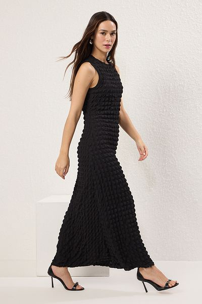 Trendyol Collection Μαύρο φόρεμα μάξι με λαιμόκοψη σε γραμμή Α TWOSS24EL00683