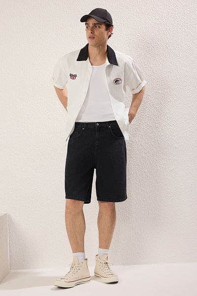 Trendyol Collection Schwarze Baggy More Sustinable Denim-Shorts TMNSS25SR00054