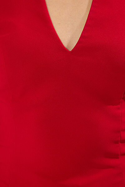 Trendyol Collection Roter, gewebter, stilvoller Overall mit V-Ausschnitt TPRSS25TU00013