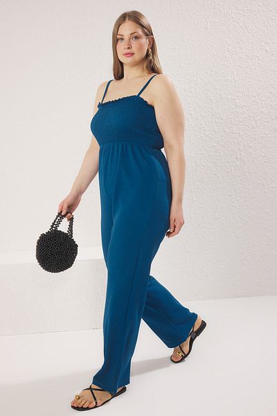 Trendyol Curve Salopetă de mărime mare tricotată cu bretele albastre TBBSS25BG00011