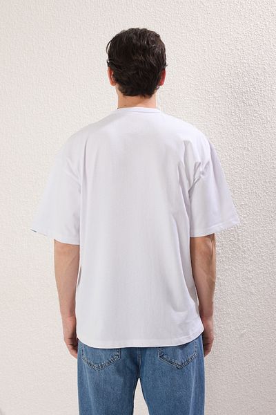 Trendyol Collection Біла бавовняна футболка з розширеним коміром TMNSS25TS00057