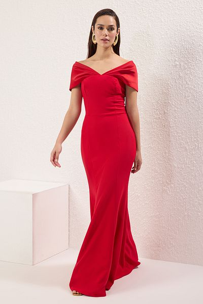 Trendyol Collection Rotes, gewebtes, langes, schickes Abendkleid und Abschlusskleid mit Fischschnitt TPRSS25AE00159