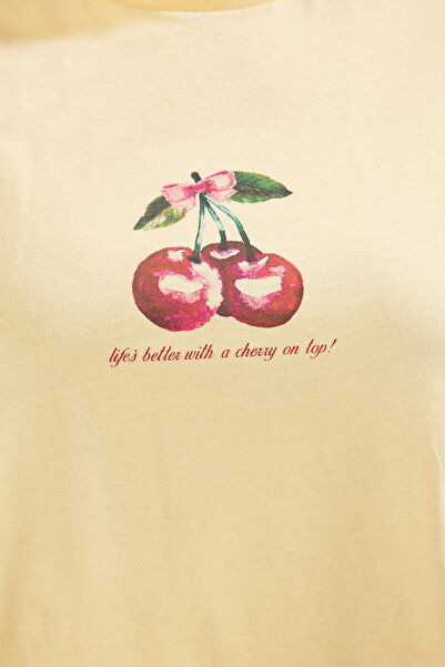 Trendyol Curve Жълта стандартна тениска с голям размер TBBSS25BF00017