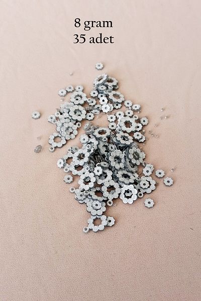 STUMBANNG Oya Evening Dress Bracelet Necklace Plexi Metallic Plastic Sequins Silver Color 8 Grams 35 Pieces - Bnc501