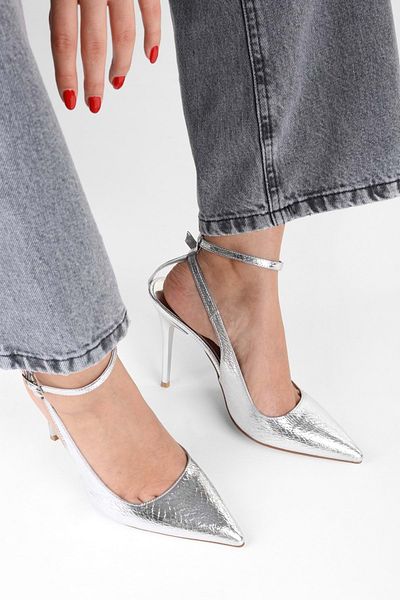 Shoeberry Damen-Stiletto mit Mila-Silber-Schlangenmuster und Gürtel am Knöchel