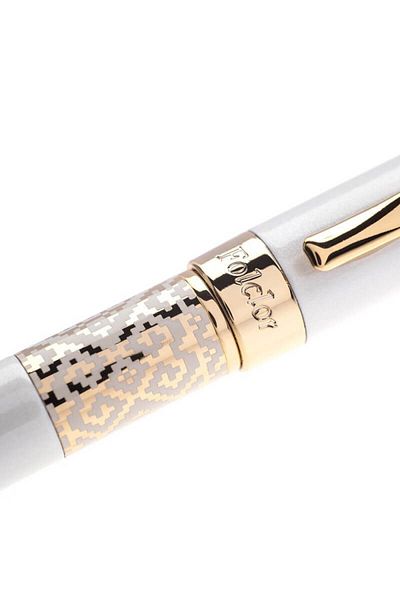 daço Daco white pen and ballpoint pen set with Folklore inscription in box