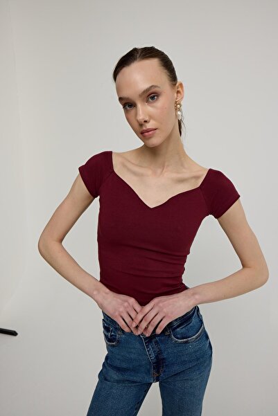 TUBİA Γυναικείο μπλουζάκι με κοντό μανίκι με λαιμόκοψη σε μπορντό