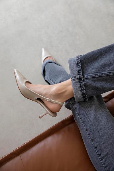 STRASWANS Beige Women's Heeled Wrinkled Leather Shoes Raye