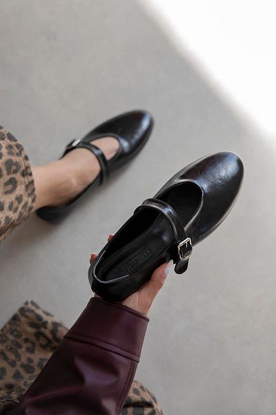 STRASWANS Women's Black Wrinkled Leather Ballerinas