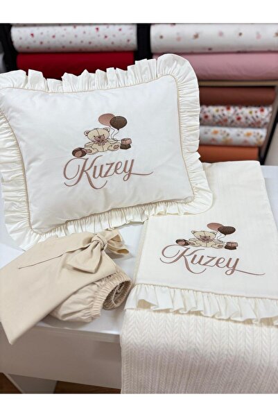 GAYE EV TEKSTİLİ BEBEK İSİM İŞLEMELİ PİKE SET %100 PAMUKLU OEKO-TEX SERTİFİKALI