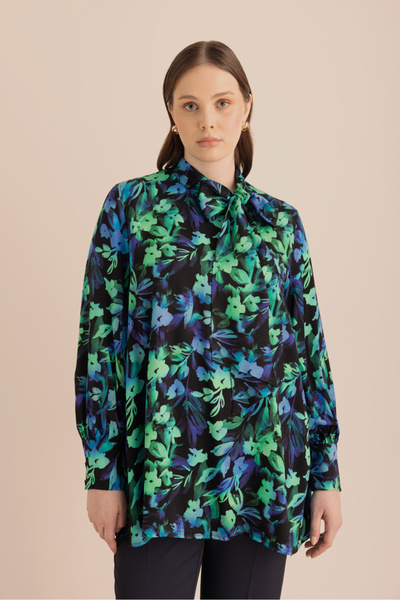 Aker Yakası Fular Detaylı Desenli Bluz