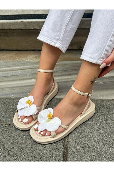 ERVANIN BUTİĞİ Bej Cilt (Flow) Çiçek Detaylı Kadın Sandalet