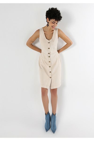 Colin's Rochie slim fit pentru femei, cu nasturi și design natural