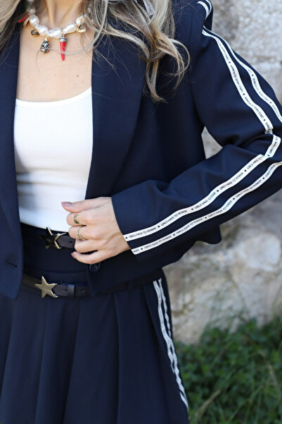 bytugcekaya Lacivert Yazı Şeritli Tek Düğmeli Crop Blazer