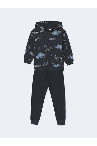 LC Waikiki طقم سويت شيرت وسروال رياضي للأولاد من LCW Kids مكون من قطعتين