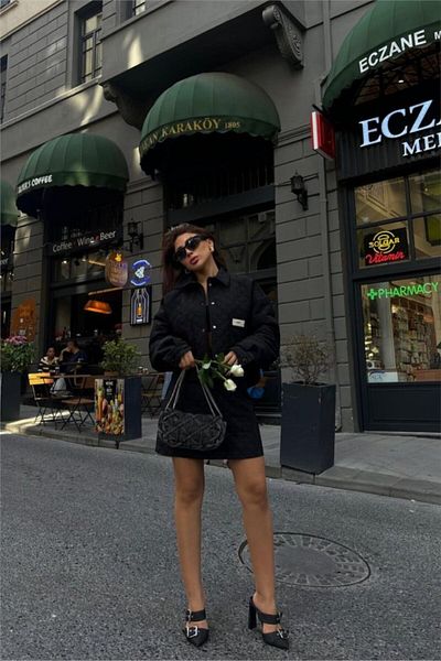 leyla sanat sanata yeni bir bakış açısı Leyla Art a New Perspective on Art Quilted Crop Jacket - Skirt Suit Armata Detail - Black