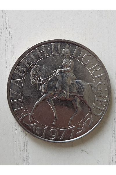 Edi Antik Elizabeth Queen 1977 Medal 3.5 cm Cap