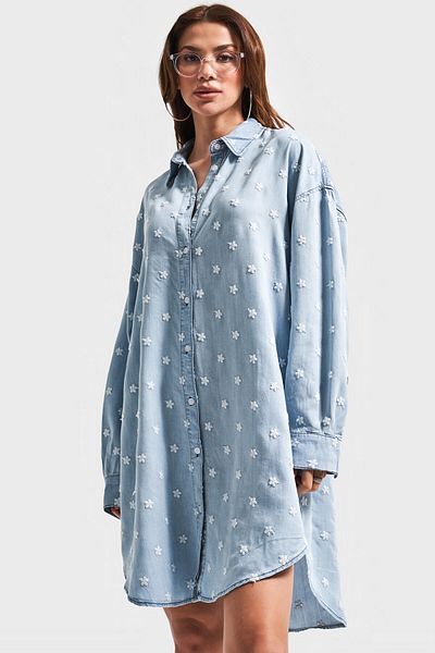 its basic Women's Snow Denim Color 1S5-3 Flower Embroidered Oversize Design Denim Shirt