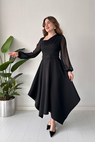 MaziButik Μαύρο φόρεμα με πέτρα ώμου και ζώνη