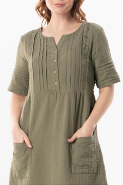 Eliş Şile Bezi Κοντό μανίκι τετράγωνο γιακά Dora με λεπτομέρεια τσέπης Midi μήκους μουσελίνα καλοκαιρινό φόρεμα Khaki Hk