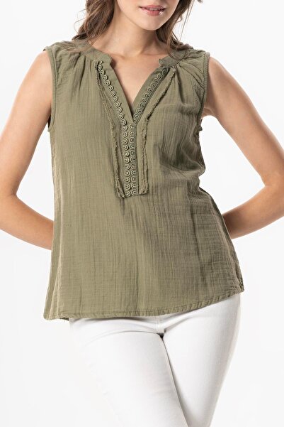 Eliş Şile Bezi Αμάνικη V λαιμόκοψη Berrin Guipure Λεπτομερής πράσινη μπλούζα και χακί